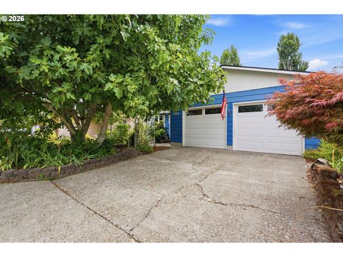 1352 Astor Way, Woodburn, OR, 97071 | Card Image