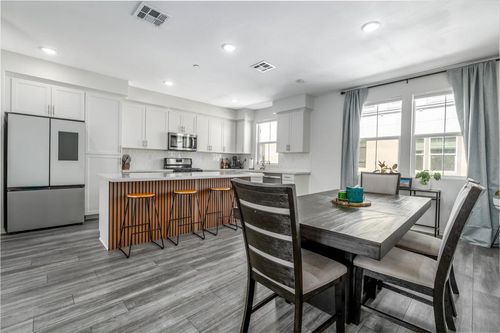 449 Atlas Gln, Escondido, CA, 92025-6480 | Card Image