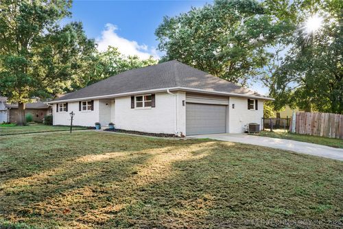 7737 S Park Ave, Broken Arrow, OK, 74011-6437 | Card Image