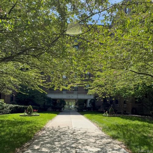 4a-22424 Union Tpke, Oakland Gardens, NY, 11364-3612 | Card Image