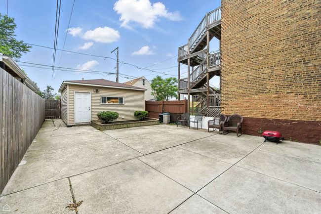 2240 S Avers Ave, Home with 2 bedrooms, 2 bathrooms and 2 parking in Chicago IL | Image 12