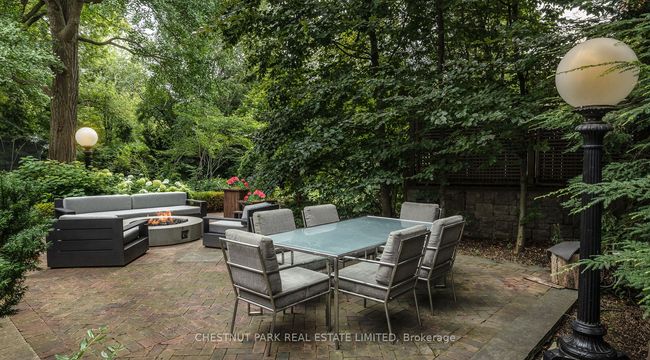 77 Chestnut Park Rd, House other with 6 bedrooms, 5 bathrooms and 2 parking in Toronto ON | Image 27