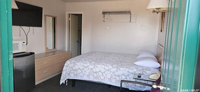 Bedroom with freestanding refrigerator | Image 32