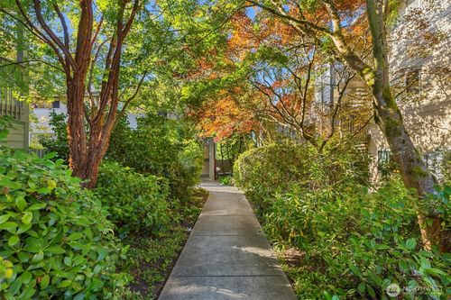 a1-350 Grow Ave Nw, Bainbridge Island, WA, 98110-1754 | Card Image