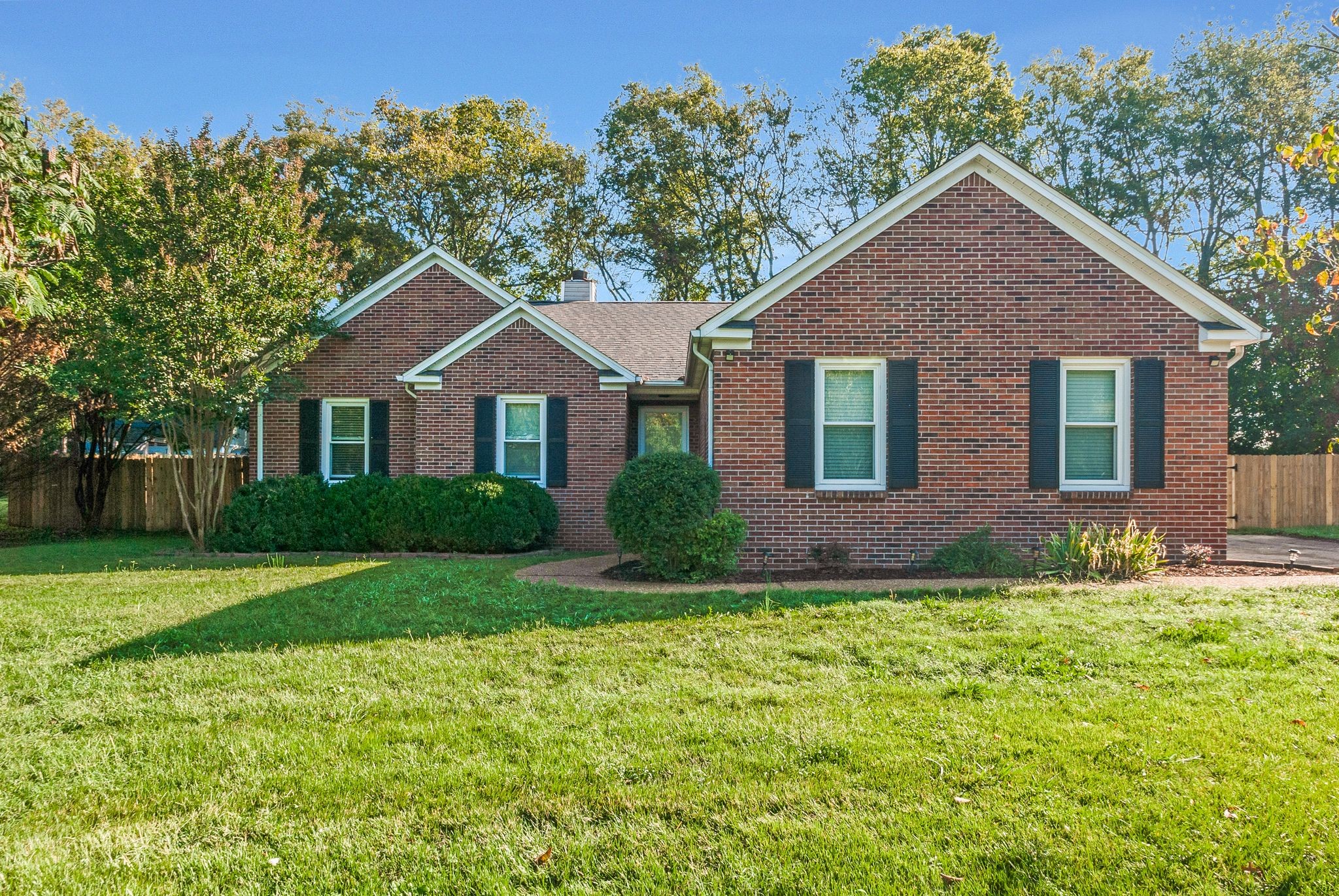 Longstreet Dr, Columbia, TN 38401