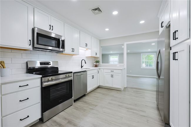 31 Forbes St, House other with 3 bedrooms, 1 bathrooms and 3 parking in Riverside RI | Image 9