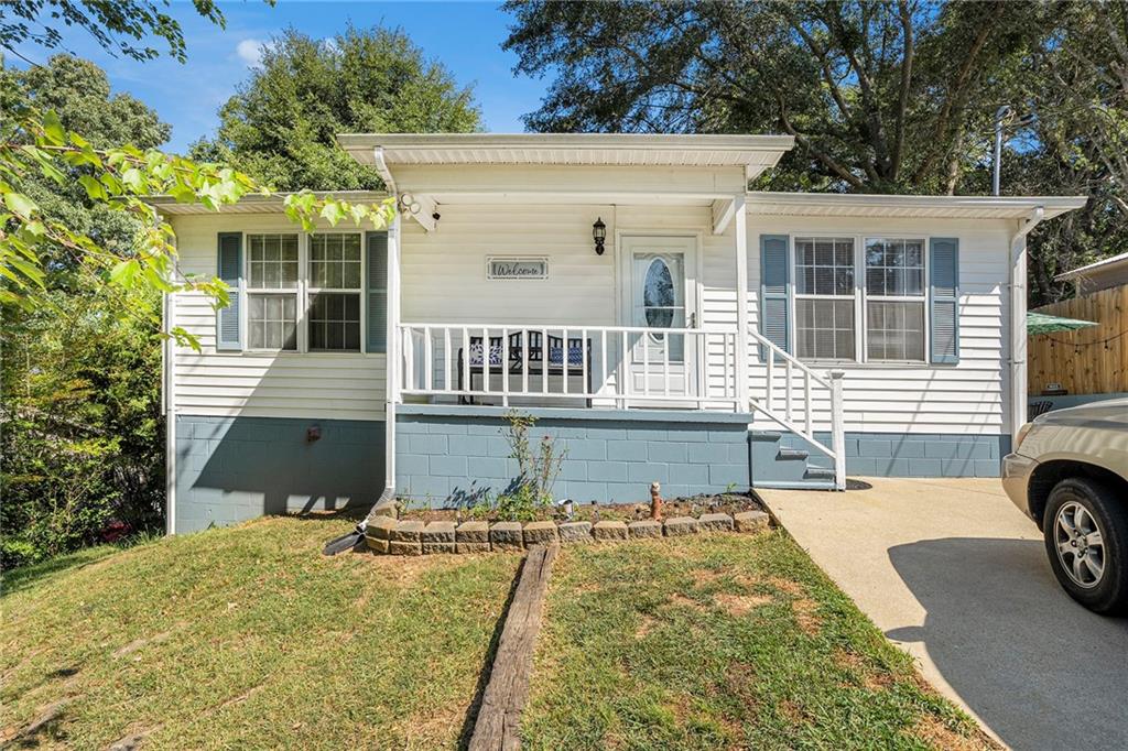 Hilltop Cir, Gainesville, GA 30506