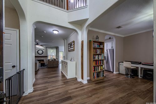 582 American Flag, Schertz, TX, 78108 | Card Image