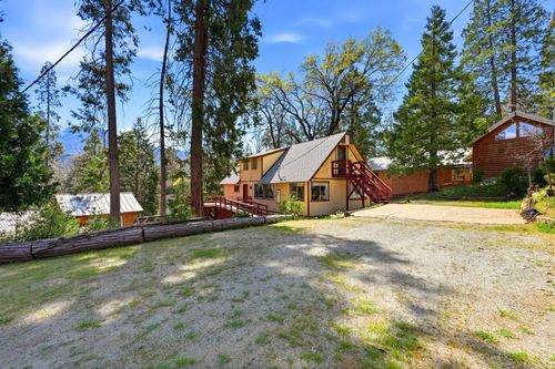 697 Loop Dr, Springville, CA, 93265-9521 | Card Image