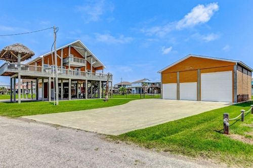 950 Seadrift Dr, Crystal Beach, TX, 77650 | Card Image