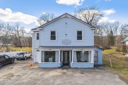 1004 Lower Demunds Rd, Dallas, PA, 18612-9056 | Card Image