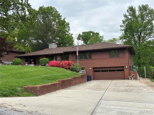 15 Lake Pembroke Dr, Ferguson, MO, 63135-1210 | Card Image