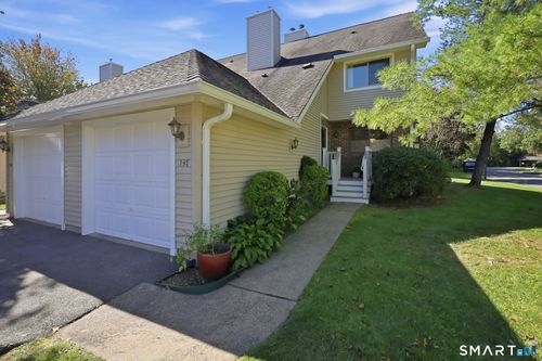 137-137 Foxboro Dr, Newington, CT, 06111-4576 | Card Image