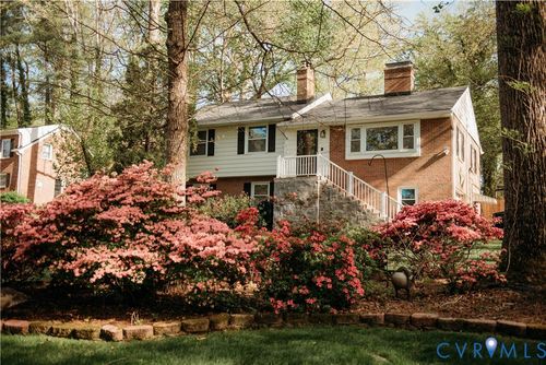 8111 Lake Shore Dr, North Chesterfield, VA, 23235-5149 | Card Image