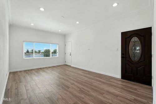 5137 E 6th St, East Los Angeles, CA, 90022-3243 | Card Image