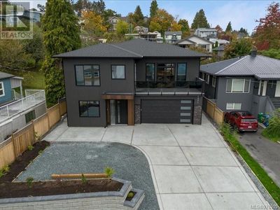 1371 Stewart Ave, House other with 7 bedrooms, 5 bathrooms and 4 parking in Nanaimo BC | Image 2