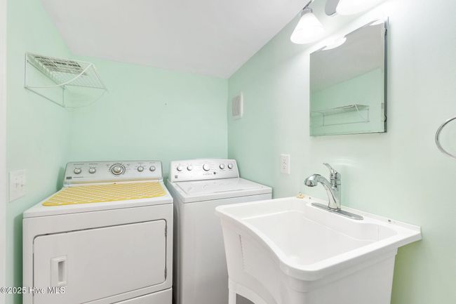 472 Cape Lookout Dr, House other with 2 bedrooms, 2 bathrooms and 3 parking in Harkers Island NC | Image 14