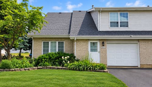 2075 Susanna Way, Crest Hill, IL, 60403 | Card Image