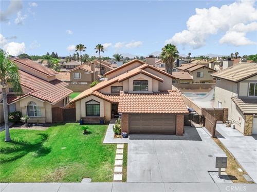 17253 Dolphin St, Fontana, CA, 92336-3235 | Card Image