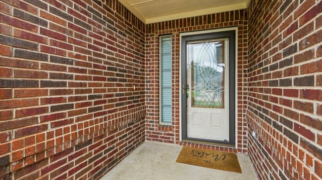 613 W Sheila Cir, House other with 4 bedrooms, 2 bathrooms and null parking in Joshua TX | Image 4