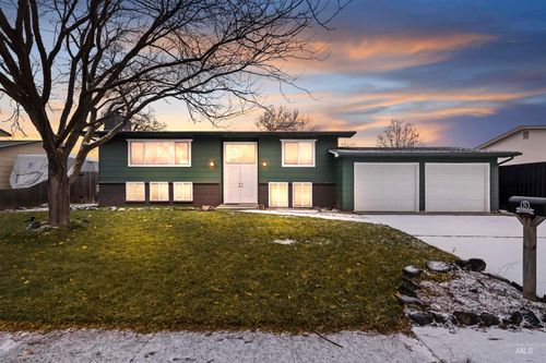 8211 W Brynwood Dr, Boise, ID, 83704-3107 | Card Image