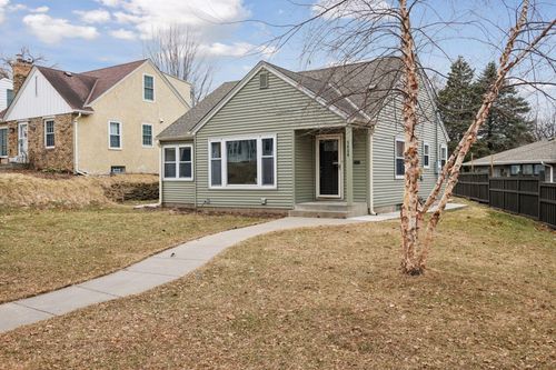 5620 21st Ave S, Minneapolis, MN, 55417-2623 | Card Image