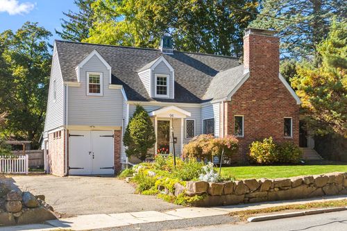 94 Grove St, Medford, MA, 02155-1467 | Card Image