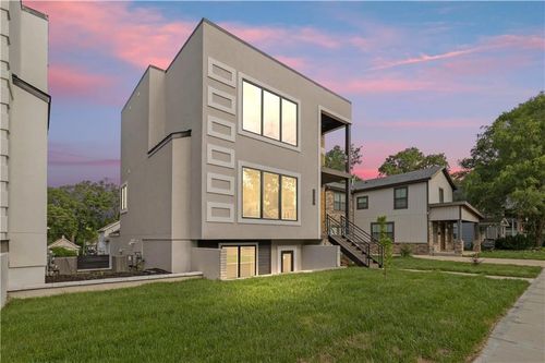 4544 Bell St, Kansas City, MO, 64111-4350 | Card Image