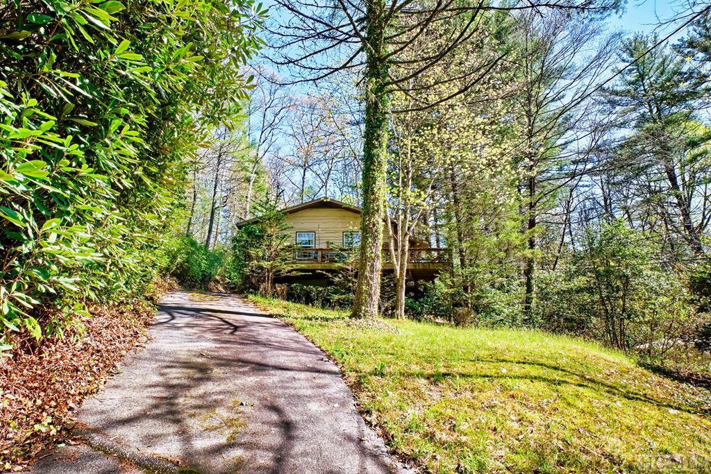 Wingina Pl, Highlands, NC 28741