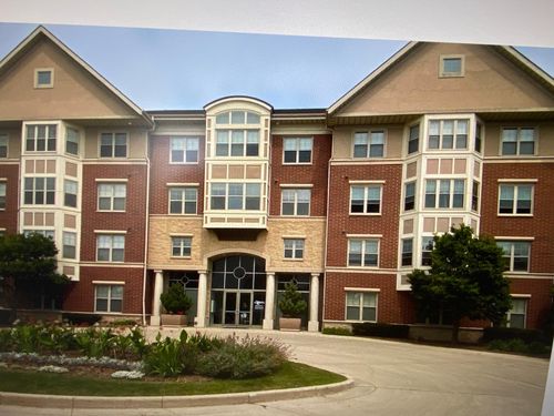 4110 S Lake Dr, Saint Francis, WI, 53235-5953 | Card Image