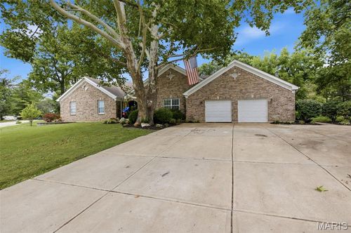 803 Streiff Ln, Ballwin, MO, 63011-3133 | Card Image