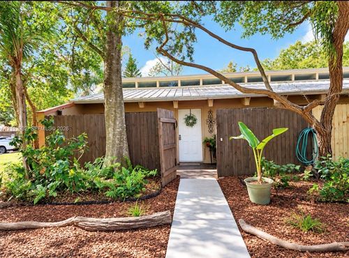 f1-500 N Jefferson Ave, SARASOTA, FL, 34237-5142 | Card Image
