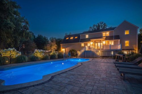 4 Long Hill Rd, Stratham, NH, 03885-2275 | Card Image
