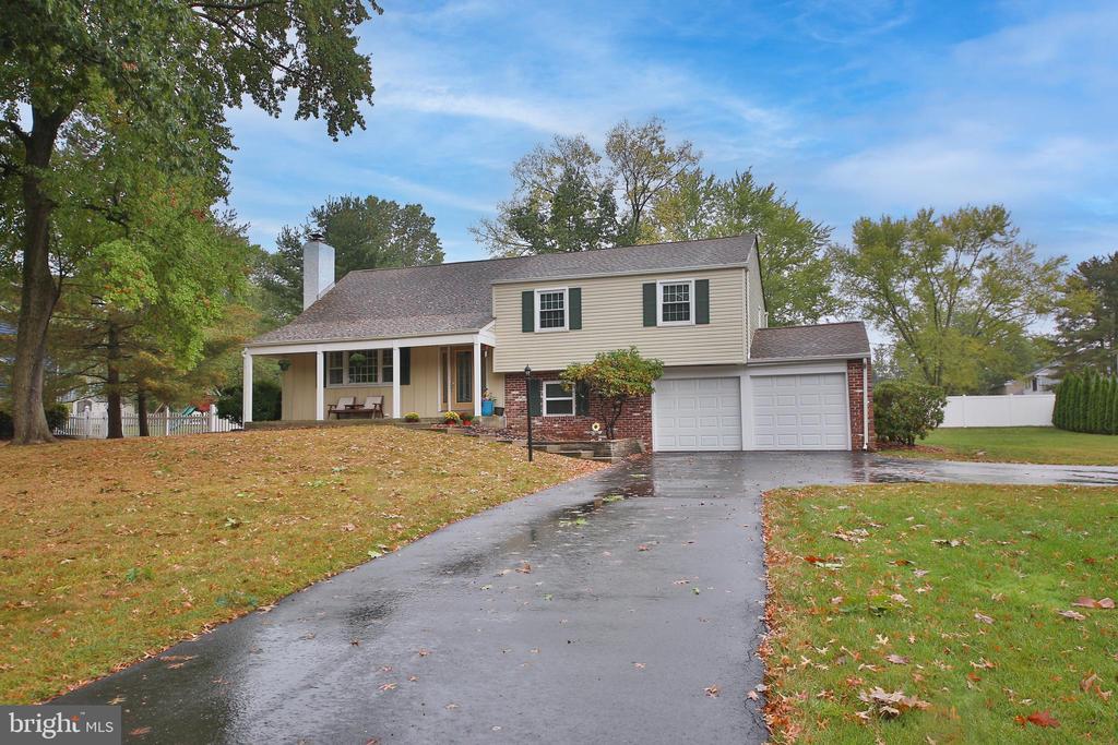 Woodland Dr, Lansdale, PA 19446