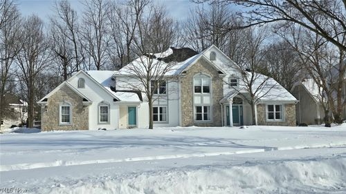 371 Nantucket Dr, Avon Lake, OH, 44012-2803 | Card Image