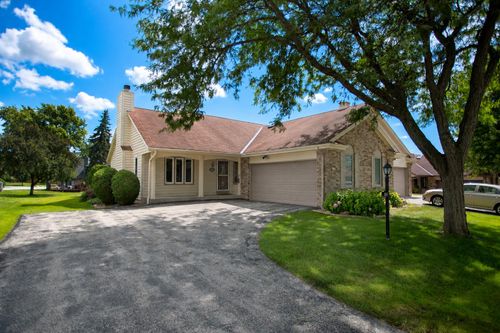 5360 S Cambridge Ln, Greenfield, WI, 53221-3200 | Card Image
