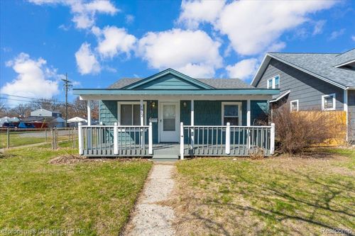 7952 Robert St, Taylor, MI, 48180-2357 | Card Image