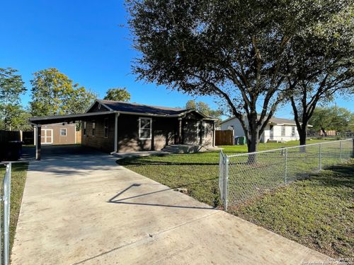 135 E Villaret Blvd, San Antonio, TX, 78221-4036 | Card Image