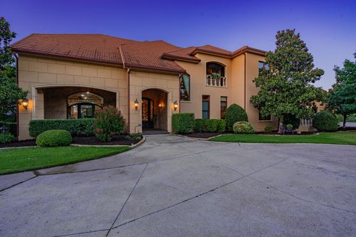323 Kings Ct, Forney, TX, 75126-6855 | Card Image