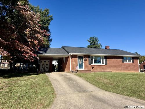 121 Rock Castle Ave, Crewe, VA, 23930 | Card Image