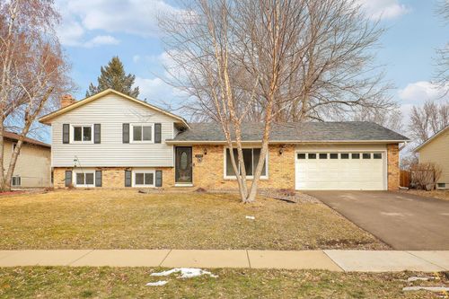 15765 Hayes Trl, Apple Valley, MN, 55124-4815 | Card Image