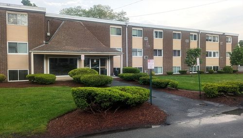 33-26 Willis St, Framingham, MA, 01702-8189 | Card Image