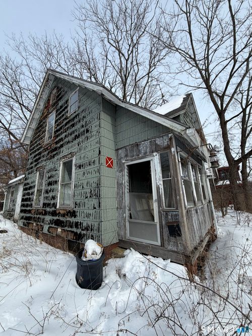 83 Maple St, Norwich, CT, 06360-5409 | Card Image