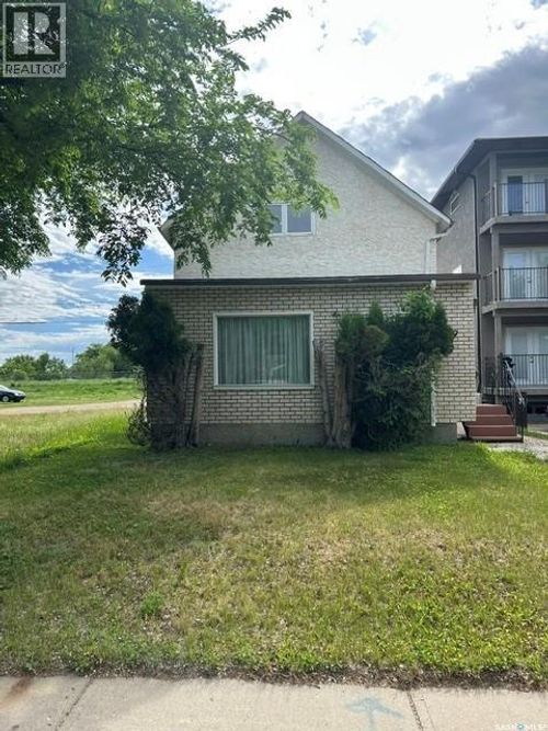 509 3rd Ave Ne, Moose Jaw, SK, S6H1E3 | Card Image