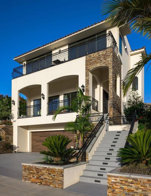 1092 Evergreen St, San Diego, CA, 92106-2455 | Card Image