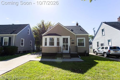 19952 Kenosha St, Harper Woods, MI, 48225-2244 | Card Image