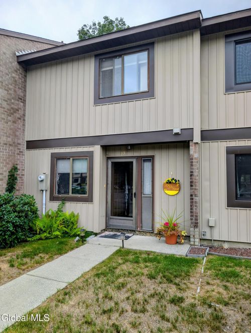 23 Point Of Woods Dr, Albany, NY, 12203-5313 | Card Image