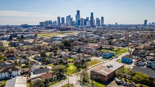 1212 Pinckney St, Houston, TX, 77009-8623 | Card Image