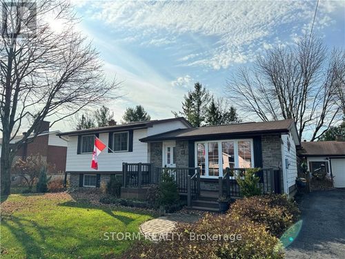 18 Piercy St, Ingleside, ON, K0C1M0 | Card Image