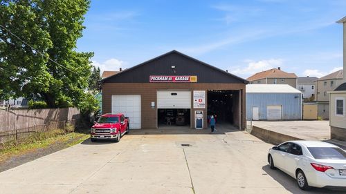 213 Peckham St, Fall River, MA, 02724-3312 | Card Image